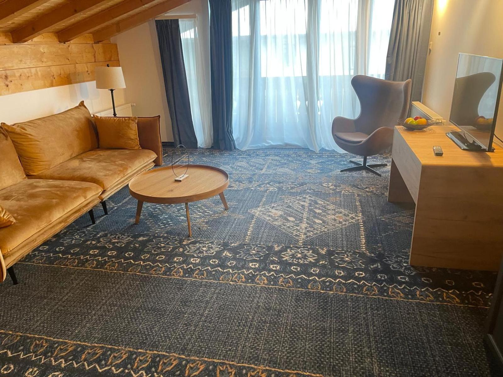 Zwei Hirsche Lodge