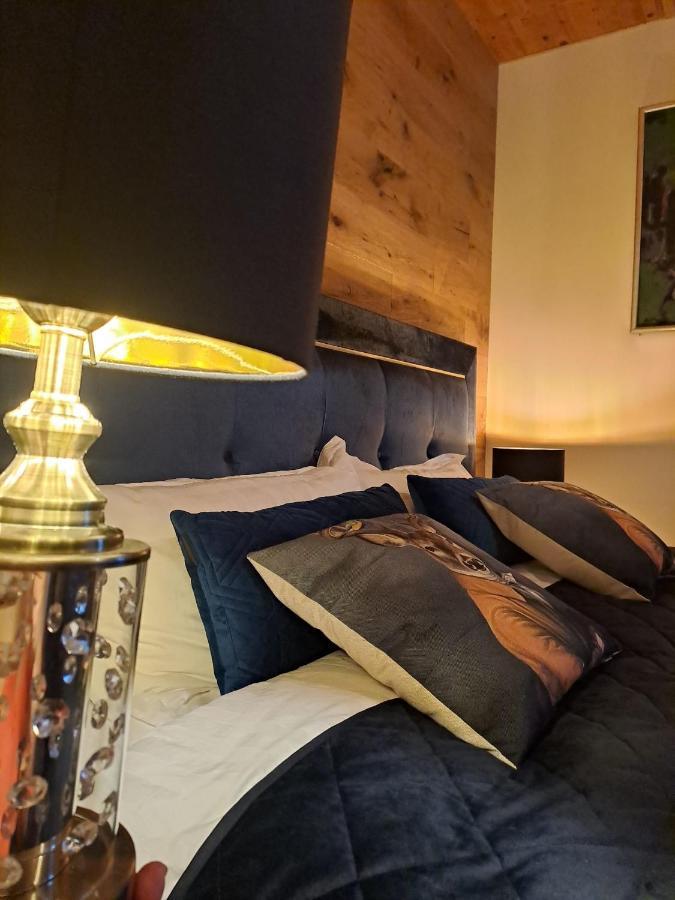 Zwei Hirsche Seefeld in Tirol
